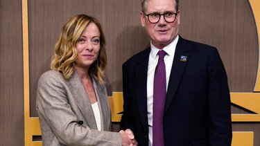 Τετ α τετ Κιρ Στάρμερ – Μελόνι για το μεταναστευτικό