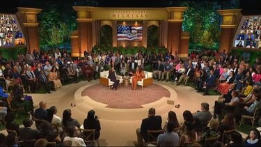 Η Όπρα Γουίνφρι υποδέχθηκε την Κάμαλα Χάρις - "Αν κάποιος εισβάλει στο σπίτι μου, θα τον πυροβολήσω"