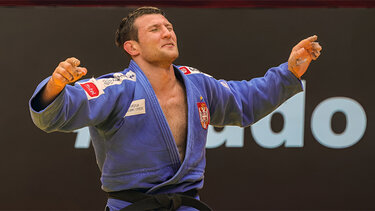 Σάλος με τον πρωταθλητή Ευρώπης στο τζούντο Νεμάνια Μάιντοβ - Τιμωρήθηκε γιατί έκανε τον σταυρό του