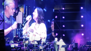 Η Χάρις Αλεξίου ξανά στην σκηνή για χάρη του Λευτέρη Παπαδόπουλου