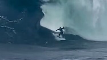 Τασμανία: Τεράστιο κύμα κατάπιε σέρφερ ‑ «Είμαι έκπληκτος που επέζησα» - Δείτε βίντεο