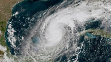 ΗΠΑ: Ο κυκλώνας Μίλτον απέχει 240 χιλιόμετρα από την Τάμπα