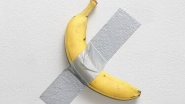 «Comedian» του Μαουρίτσιο Κατελάν: Το viral έργο τέχνης ενδέχεται να αγγίξει τα 1,5 εκατομμύριο δολάρια