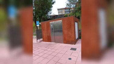 Δημόσιες τουαλέτες σε ισπανικό χωριό και στο Ηράκλειο: Μαντέψτε ποιος "κερδίζει"!