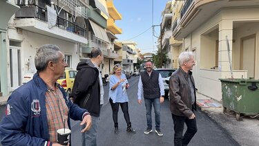 Στις εργασίες ασφαλτόστρωσης στα Καμίνια, ο Δήμαρχος Ηρακλείου