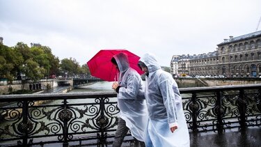 Η καταιγίδα Κερκ πλήττει τη Γαλλία - Ένα νεκρός και 67.000 νοικοκυριά χωρίς ρεύμα