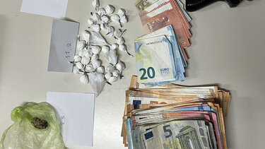 Διακινούσαν ναρκωτικά που τα είχαν κρυμμένα σε κρύπτες στο αυτοκίνητό τους