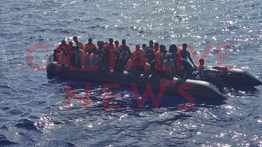 «Παγώνουν» οι αποφάσεις ασύλου για Σύρους πρόσφυγες - Χωρίς... σταματημό οι αφίξεις μεταναστών στην Κρήτη