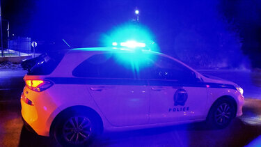 Πλατεία Αμερικής: Οδηγός έπεσε πάνω σε 17 σταθμευμένα οχήματα και... εξαφανίστηκε