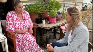 Η Τζένη Χειλουδάκη από το τροχόσπιτό της στη Σητεία μιλάει για όλους και για όλα!