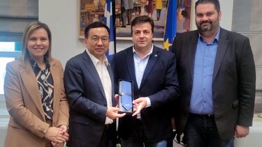 Κινέζος πρέσβης, Περιφέρεια Κρήτης