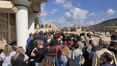 Ενθουσίασε το πολυάριθμο κοινό η «Χαρτοδιαδρομή» στην Κνωσό 