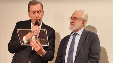 Σμαραγδής βράβευση