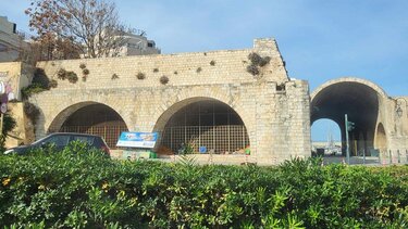 Άστεγος, Παραλιακή λεωφόρος