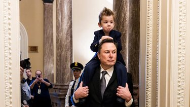 Έλον Μασκ, Καπιτώλιο, Γιος