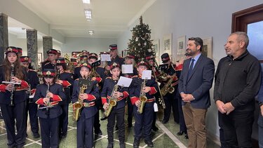  Χριστουγεννιάτικα κάλαντα, μελωδίες και ευχές πλημμύρισαν το Δημαρχείο Χανίων 