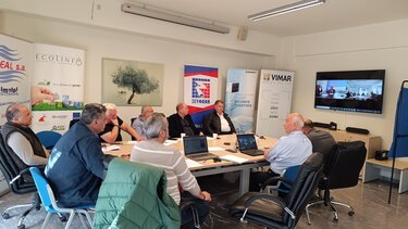 Ξενοδόχοι, τηλεδιάσκεψη