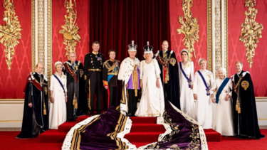 Βασιλιάς Κάρολος, Στέψη