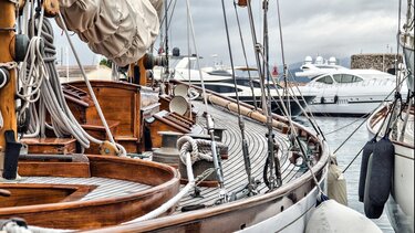 Μαρίνα, γιοτ