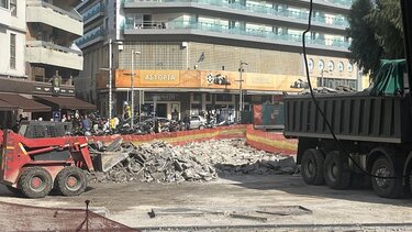 Πλατεία Ελευθερίας, πλάκες