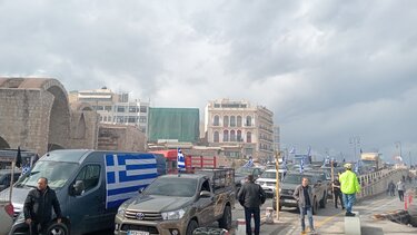 Ξεσηκώνονται οι κτηνοτρόφοι της Κρήτης - Μπλόκα σε Παντάνασσα και Πετρέ