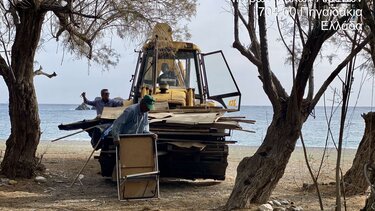 Συνεχίζονται οι κατεδαφίσεις από την Αποκεντρωμένη - Καλοί Λιμένες και Χερσόνησος στο "στόχαστρο" - Φωτογραφίες