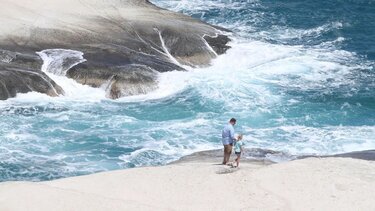 Η παραλία Σαρακήνικο στη Μήλο