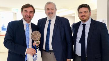 Οι διακοπές του Ιταλού Περιφερειάρχη στην Κρήτη ... με sleeping bag