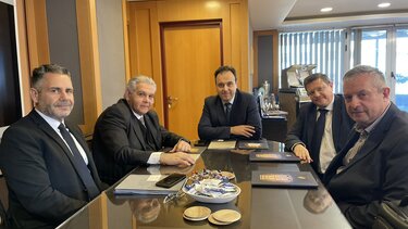 Βαγγέλης Καρκανάκης, Αθήνα, επαφές