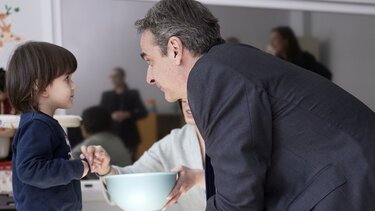 Επίσκεψη Μητσοτάκη στο Ίδρυμα Κωφών: Ανακοίνωσε επίδομα 391 ευρώ για όλους
