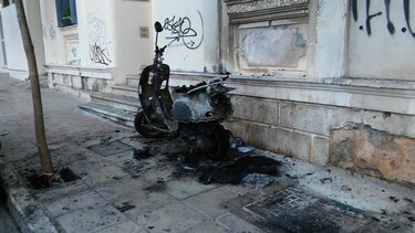 μηχανάκι καμμένο