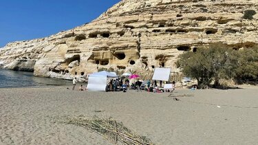 Παραλία, Μάταλα, Εκδήλωση