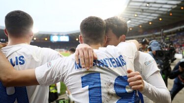 Με τίτλο «στο Παγκρήτιο με την Εθνική» ανακοινώθηκε ότι τα εισιτήρια για τα δύο παιχνίδια που θα δώσει η Ελλάδα στο Ηράκλειο με αντιπάλους την Σλοβακία και την Βουλγαρία, θα κυκλοφορήσουν την Πέμπτη με γενική τιμή εισόδου τα 10 ευρώ.