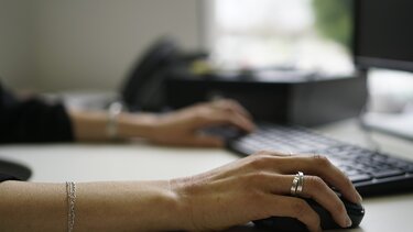 εργαζόμενη, δημόσιο