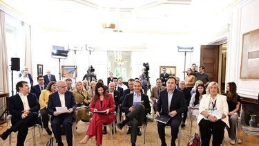 Βία ανηλίκων, Παρουσίαση, Πρωθυπουργός