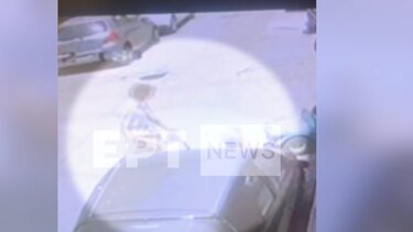 Άγρια επίθεση σε ηλικιωμένη από 37χρονο στα Εξάρχεια