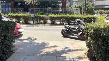 Δίκυκλο, ΕΟΚ, Πάρκινγκ