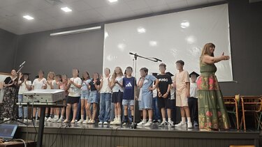 Συγκίνηση στην αποχαιρετιστήρια εκδήλωση των μαθητών του 6ου και 44ου Δημοτικού σχολείου Ηρακλείου