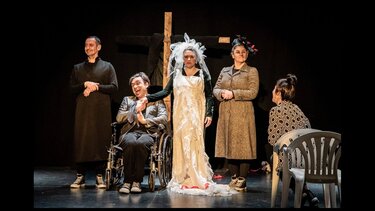 Ο Μουνής, Θεατρική παράσταση 