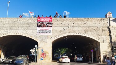 Καινούργια Πόρτα, Κινητοποίηση
