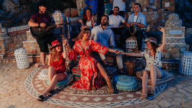 Τζωρτζίνα Νικάκη: Ανεβάζει τον ρυθμό με το «Τι Τρέχει» σε ένα μοναδικό ελληνοαλβανικό «πάντρεμα»