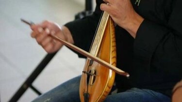 Κρητική λύρα