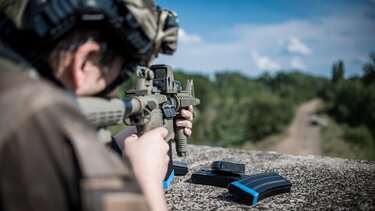 στρατιώτης