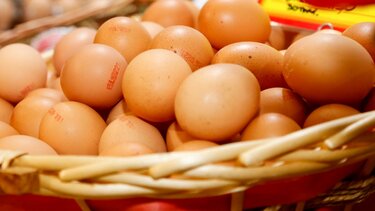 Οι επιστήμονες καθησυχάζουν για τα ελληνικά αυγά: «Τα αιώνια χημικά βρίσκονται σε όλες τις τροφές»