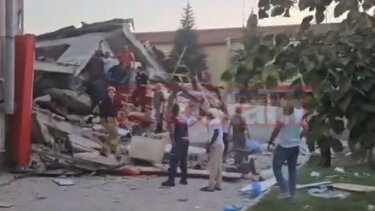 Σεισμός στην Τουρκία: Επιχειρήσεις απεγκλωβισμού μετά τις καταρρεύσεις κτιρίων