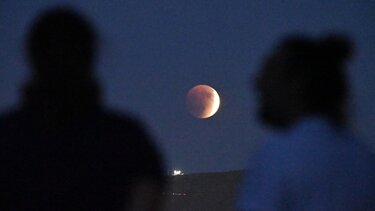 ματωμενο-φεγγαρι-intime