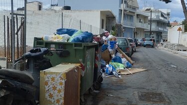 Σκουπίδια, Οδός Μηνά Γεωργιάδου