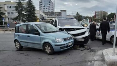 ασθενοφορο συγκρουση