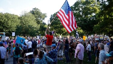 ΗΠΑ: Μεγάλες διαδηλώσεις κατά της αυταρχικής εξουσίας Τραμπ σε ολόκληρη τη χώρα