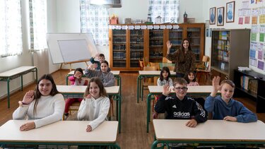 COSMOTE TELEKOM: νέα εποχή συνδεσιμότητας σε όλα τα δυσπρόσιτα σχολεία της χώρας με δωρεάν γρήγορο ίντερνετ 